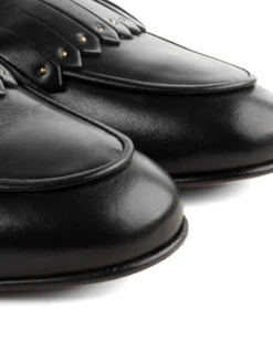 Mocassini uomo con fibbia frangia borchie scarpe copelle eleganti pelle vitello cerimonia suola di cuoio con ovalino antiscivolo casual nero GIOSAL-S1272A