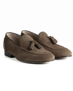 Mocassini uomo con nappine scarpe camoscio eleganti cerimonia pelle scamosciata suola di cuoio con ovalino antiscivolo casual tortora GIOSAL-S1322A