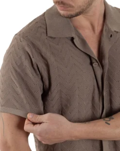 Polo Uomo In Filo Cardigan Con Bottoni T-Shirt Cropped Con Colletto Maglia Boxy Fit Traforata Lavorata Casual Marrone GIOSAL-TS3111A