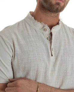 T-shirt Serafino Taglio Vivo Collo Coreano Sfrangiato Beige GIOSAL-TS3139A
